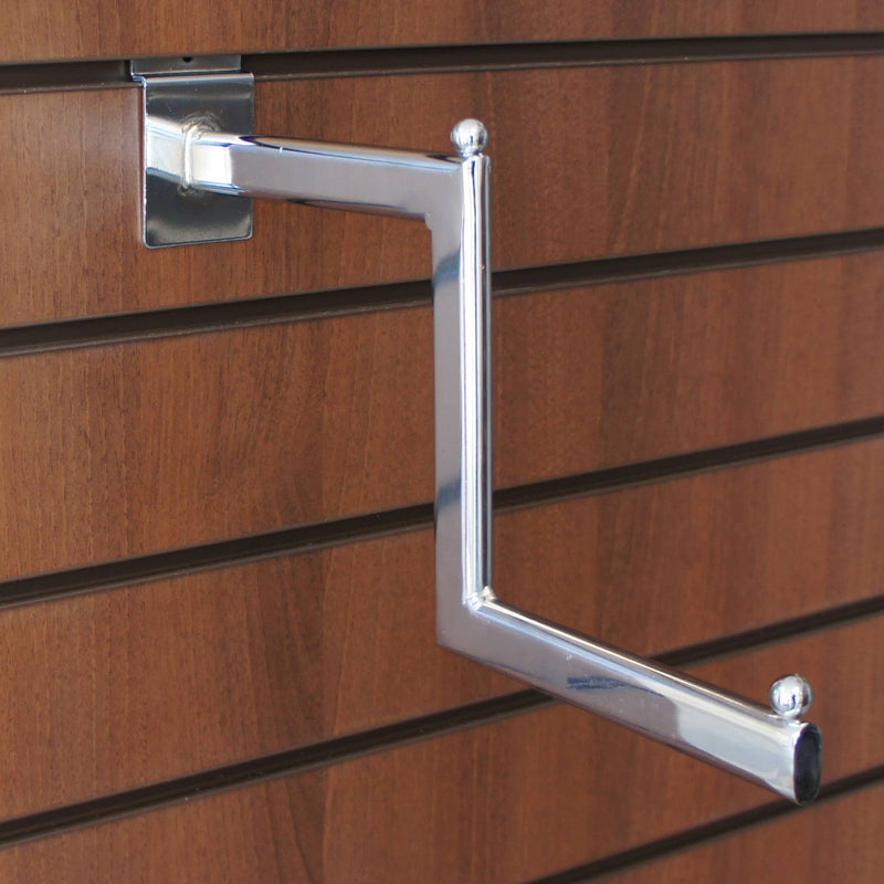 stepped garment arm for slatwall